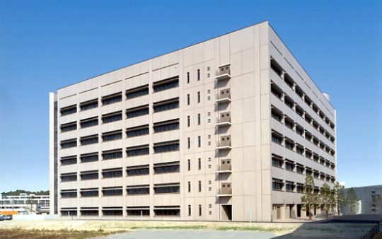 九州工業大学生命体工学研究科研究実験棟J.V.