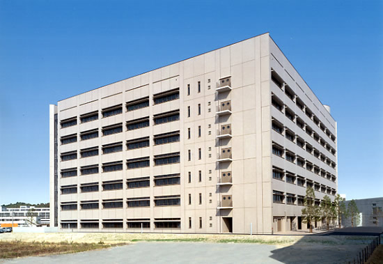 九州工業大学生命体工学研究科研究実験棟J.V.