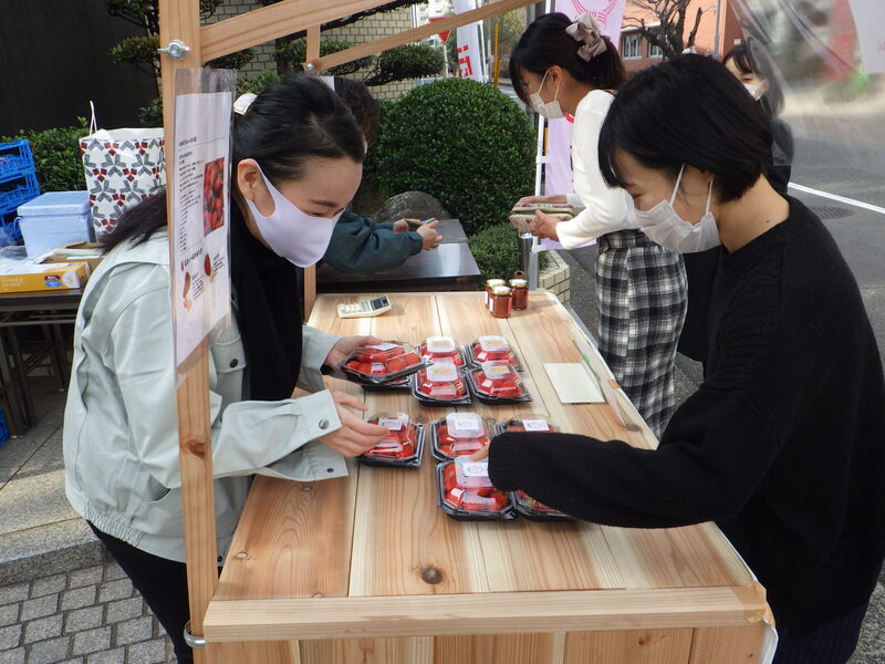 苺の直販の様子　1-1