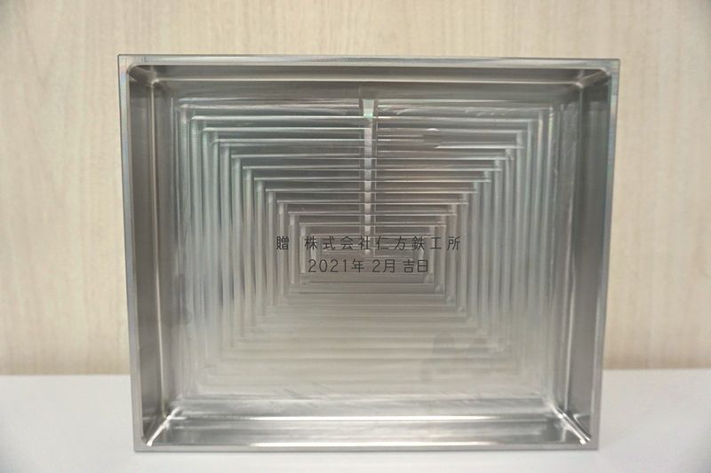 仁方鉄工所　バカラの台座