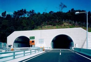 高速４号線(広島西風新都線）トンネル