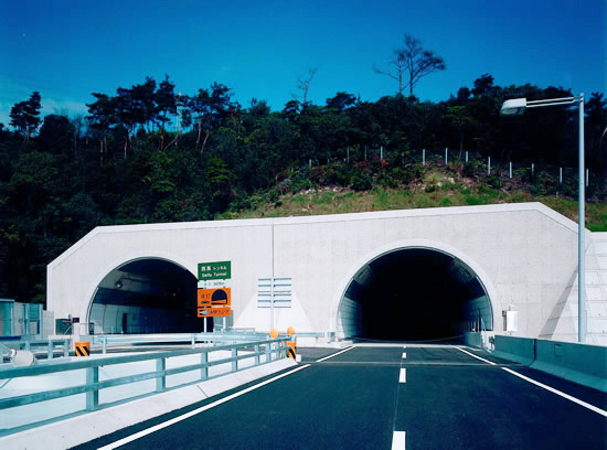 高速４号線(広島西風新都線）トンネル